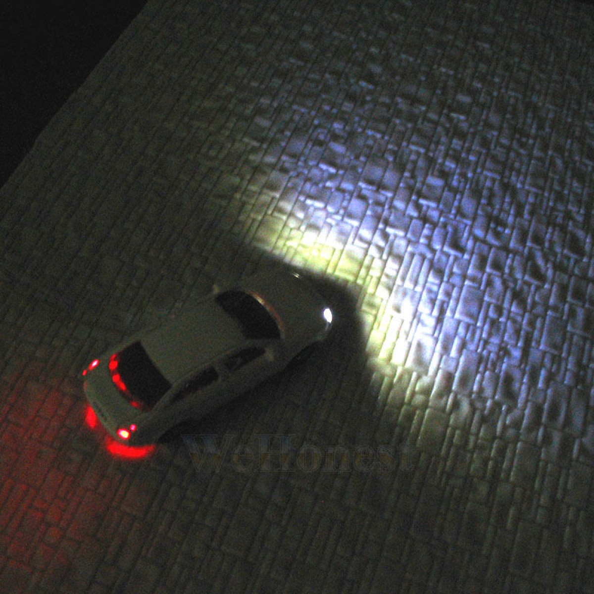   5 pcs  HO Scale Model Lighted Cars with 12V LEDs lights  (WeHonest)